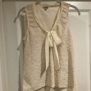 Adorable tank with bow in the front